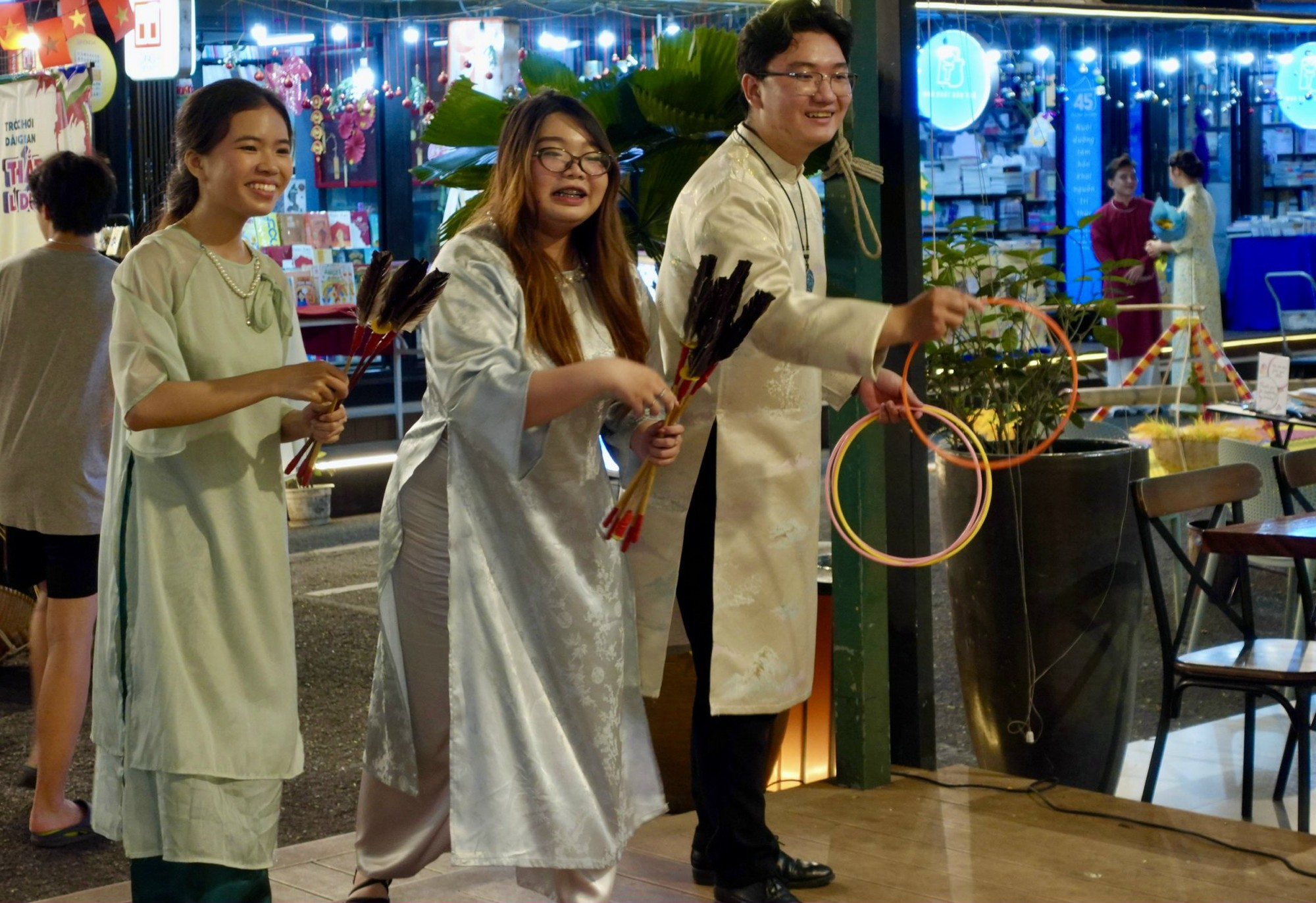 Tour đêm Đường sách có đủ sức thành điểm nhấn cho du lịch TP Hồ Chí Minh?- Ảnh 8. Tour đêm Đường sách có đủ sức thành điểm nhấn cho du lịch TP Hồ Chí Minh?- Ảnh 8.