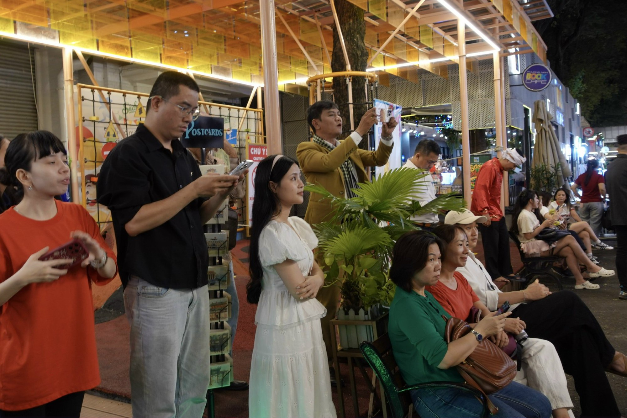 Tour đêm Đường sách có đủ sức thành điểm nhấn cho du lịch TP Hồ Chí Minh?- Ảnh 19. Tour đêm Đường sách có đủ sức thành điểm nhấn cho du lịch TP Hồ Chí Minh?- Ảnh 19.