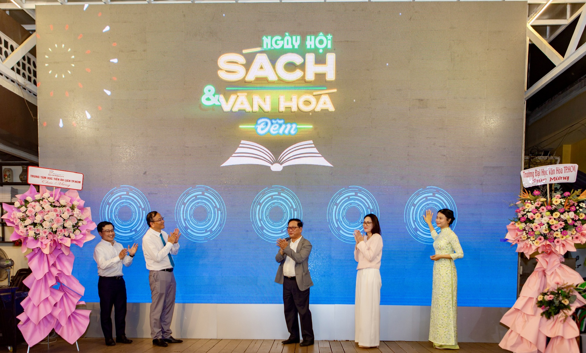 Tour đêm Đường sách có đủ sức thành điểm nhấn cho du lịch TP Hồ Chí Minh?- Ảnh 7. Tour đêm Đường sách có đủ sức thành điểm nhấn cho du lịch TP Hồ Chí Minh?- Ảnh 7.