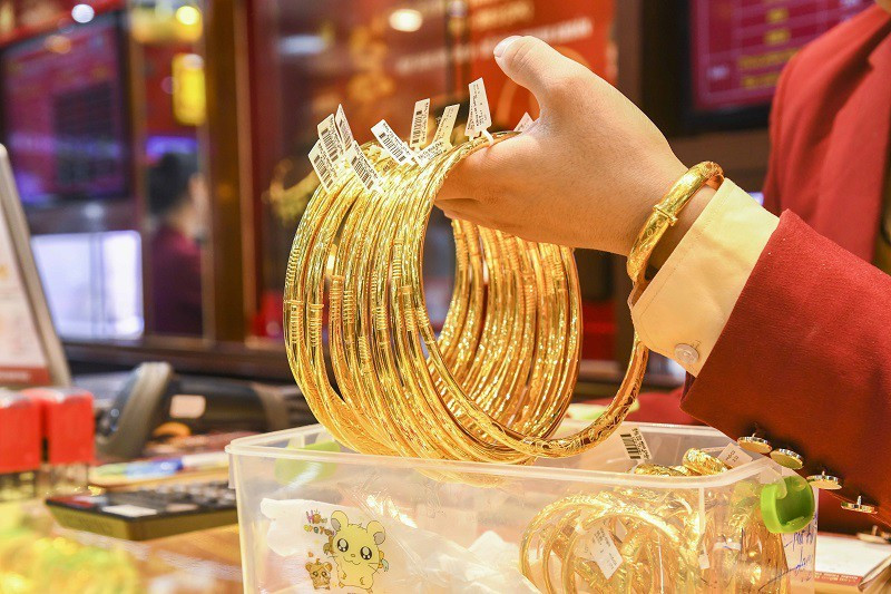 Người mua vàng lỗ nặng- Ảnh 1.