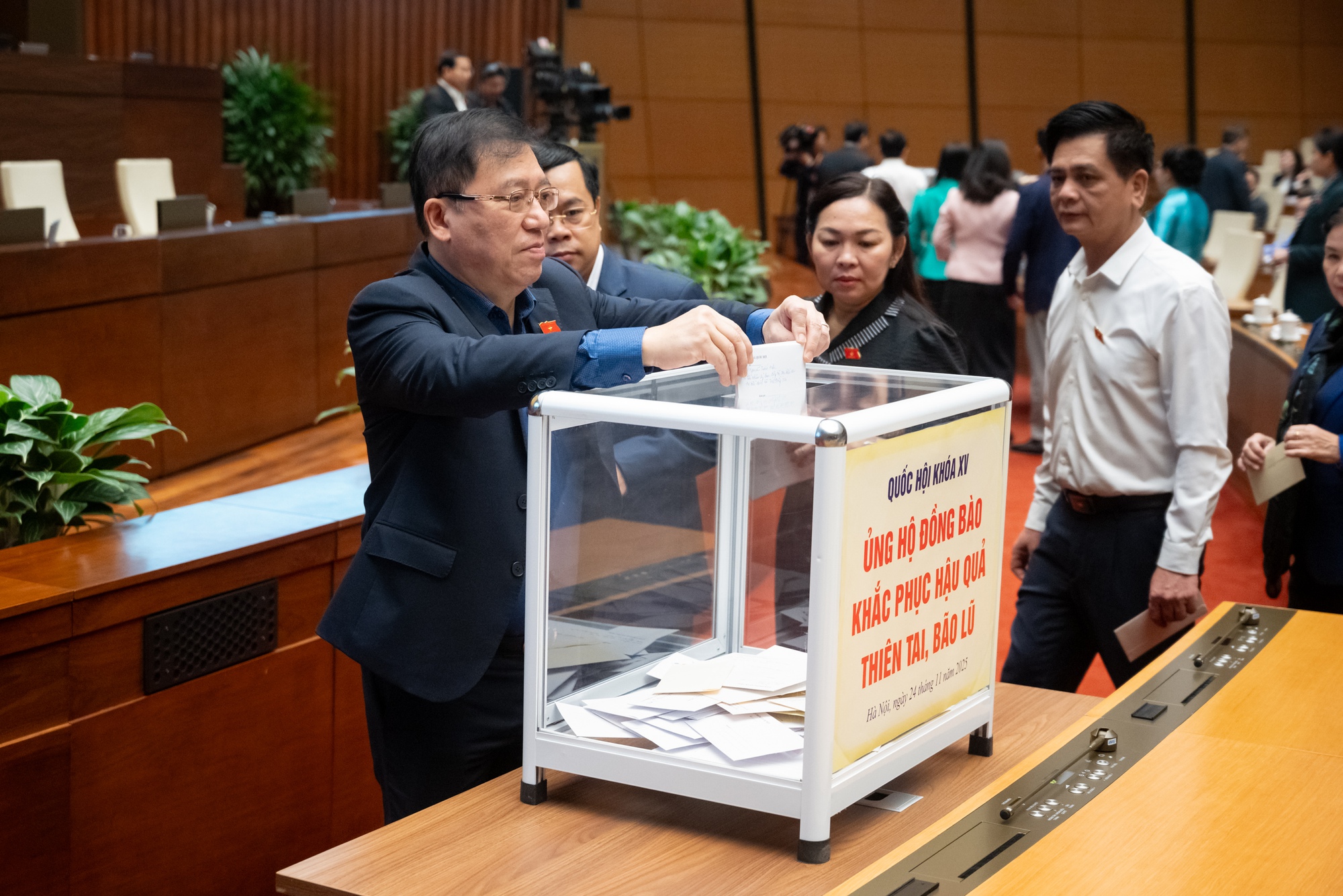 Quốc hội tưởng niệm những người tử vong do thiên tai- Ảnh 2.