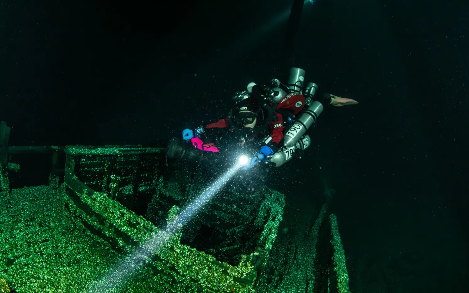 Phát hiện xác tàu cổ bí ẩn gây chấn động- Ảnh 1.