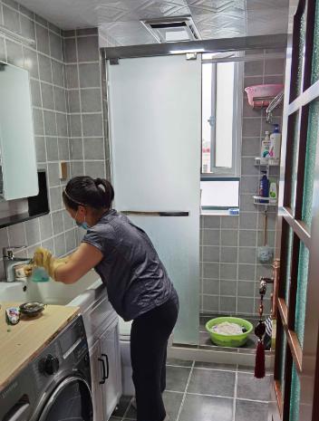 Làm giúp việc lương 50 triệu/tháng, thưởng Tết 100 triệu, ăn ngon, có phòng riêng nhưng tôi quyết tâm nghỉ vì sợ- Ảnh 1.