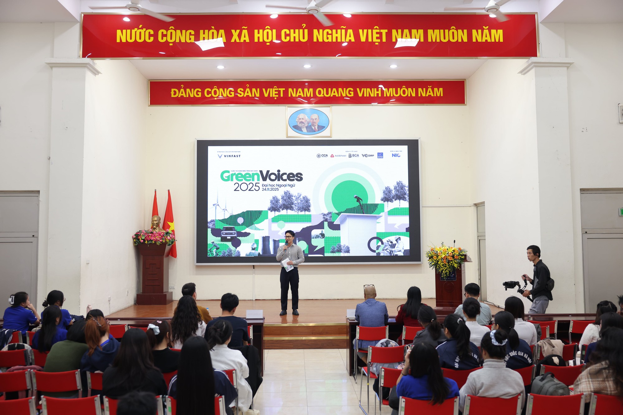 ‘Đừng tin những gì đọc trên mạng, hãy tự trải nghiệm’: Khi sinh viên Hà Nội lên tiếng và biến Green Voices 2025 thành sân chơi tranh biện ‘nóng’ nhất về xe điện- Ảnh 6.