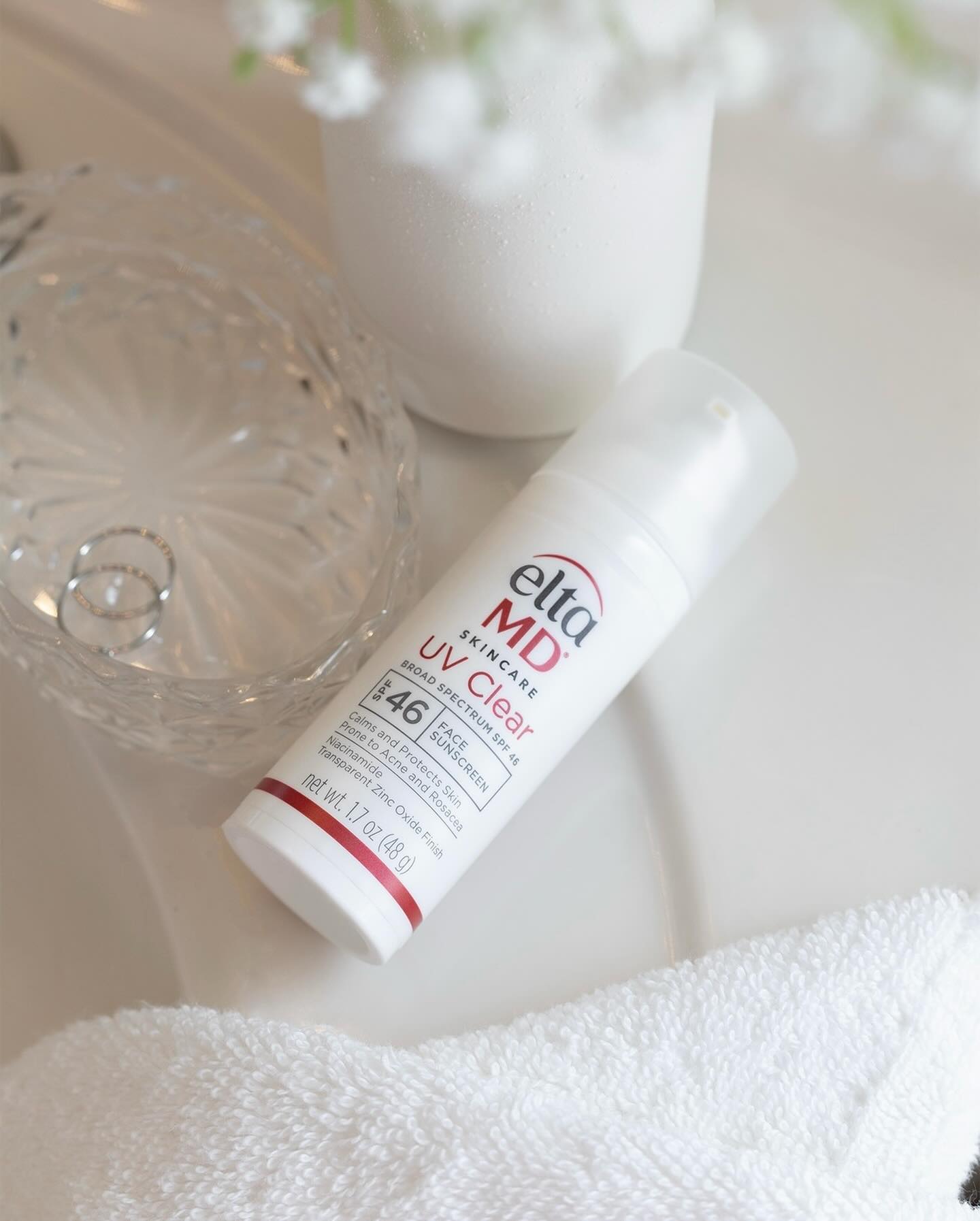 5 kem chống nắng ngăn chặn ánh sáng xanh, bảo vệ da từ trong nhà ra ngoài trời- Ảnh 1. 5 kem chống nắng ngăn chặn ánh sáng xanh, bảo vệ da từ trong nhà ra ngoài trời- Ảnh 1.