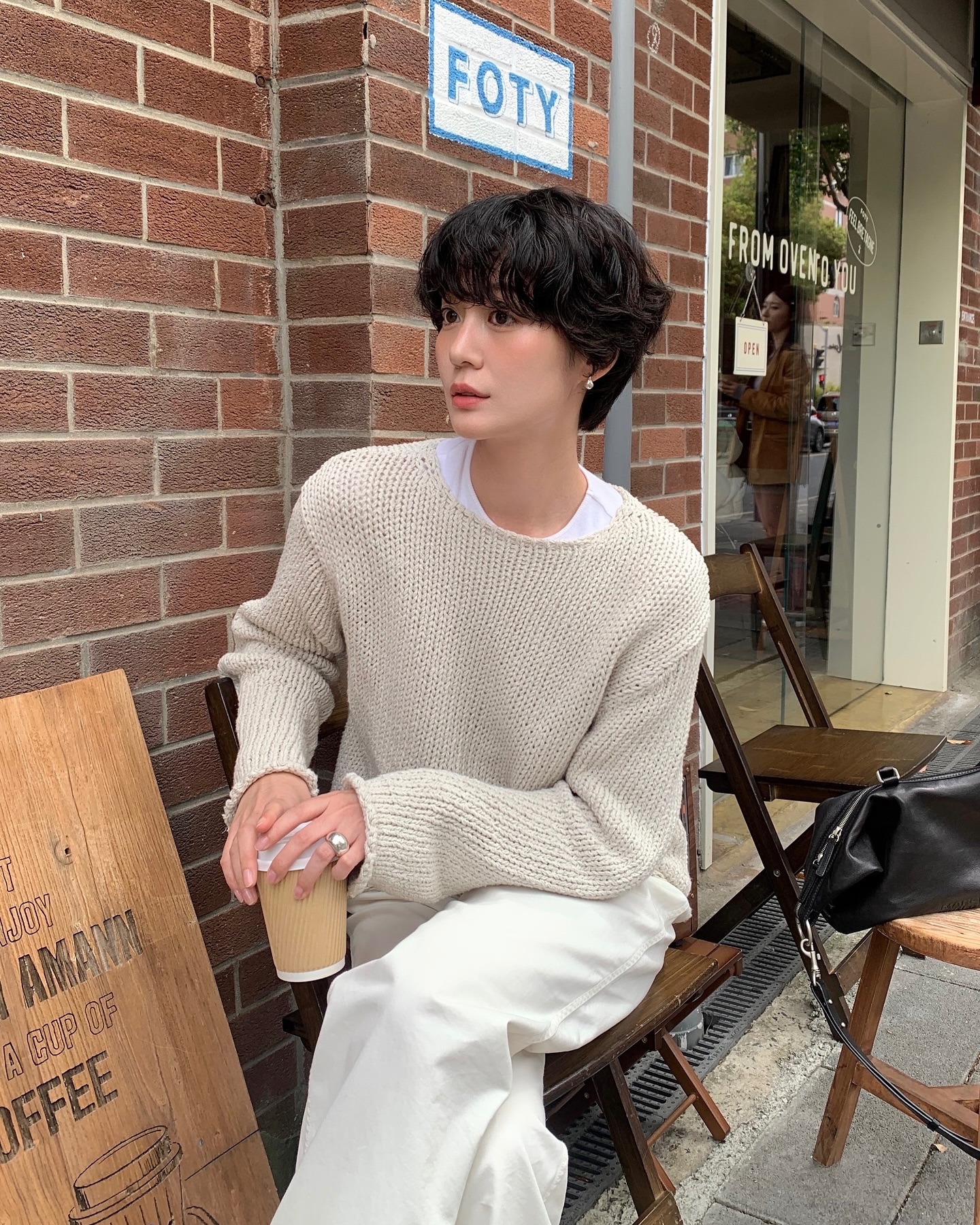 Mặc đẹp không hề khó với 5 mẫu áo len hack tuổi hiệu quả bậc nhất- Ảnh 8.