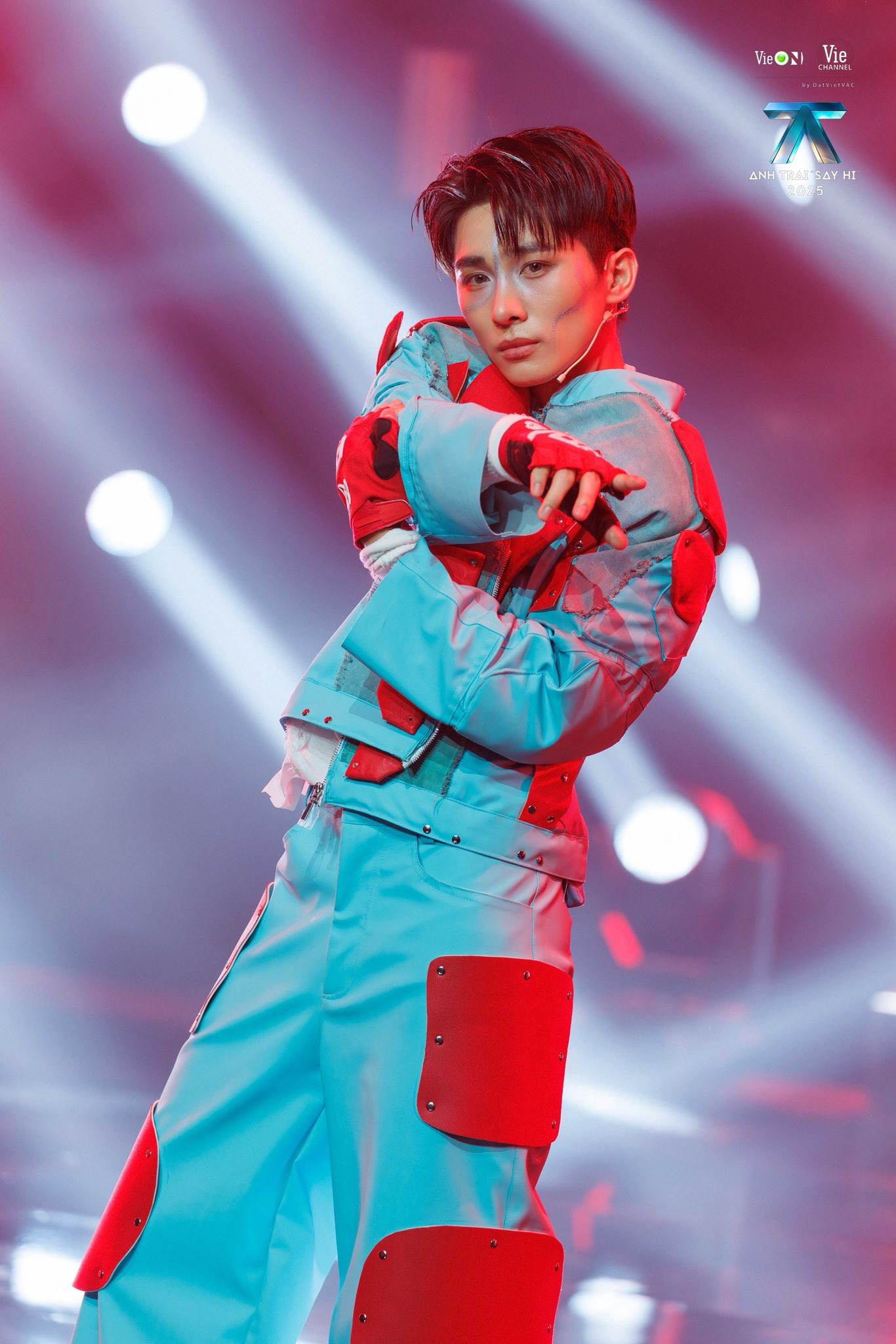 Hiện tượng chương trình thực tế đắt show nhất hiện tại: Nhan sắc như bạch nguyệt quang, chưa debut lịch trình ngang ngửa sao hạng A- Ảnh 5.