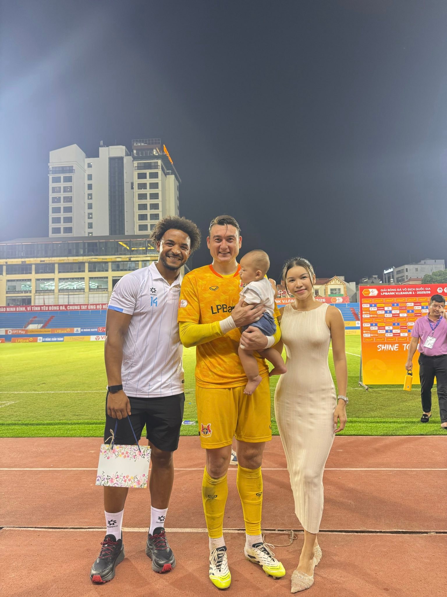 Mê mẩn ngắm visual Yến Xuân - vợ Lâm Tây, mẹ 1 con vóc dáng vẫn sexy bất bại, xinh đẹp bất chấp Mê mẩn ngắm visual Yến Xuân - vợ Lâm Tây, mẹ 1 con vóc dáng vẫn sexy bất bại, xinh đẹp bất chấp