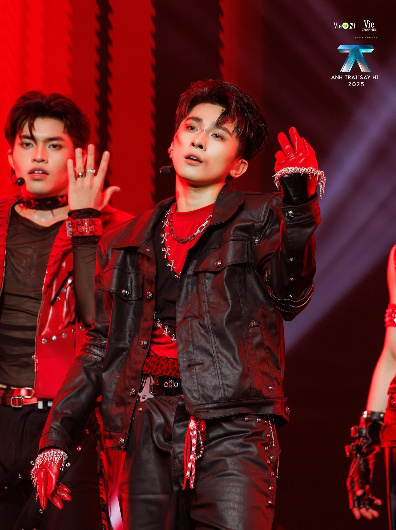 Hiện tượng chương trình thực tế đắt show nhất hiện tại: Nhan sắc như bạch nguyệt quang, chưa debut lịch trình ngang ngửa sao hạng A- Ảnh 6.