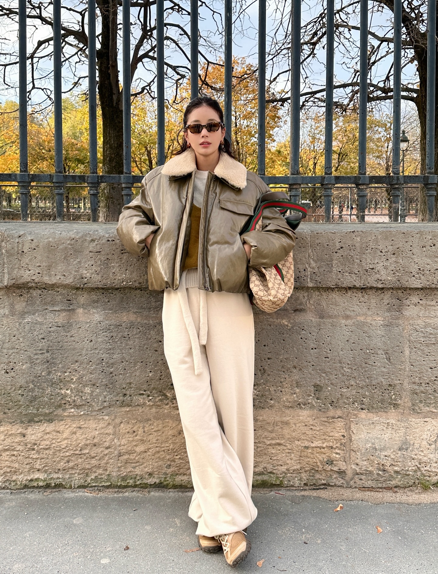 Fashionista 42 tuổi mê diện quần dài hơn váy vóc, gợi ý 10 set đồ siêu trẻ và sang cho mùa lạnh- Ảnh 1.