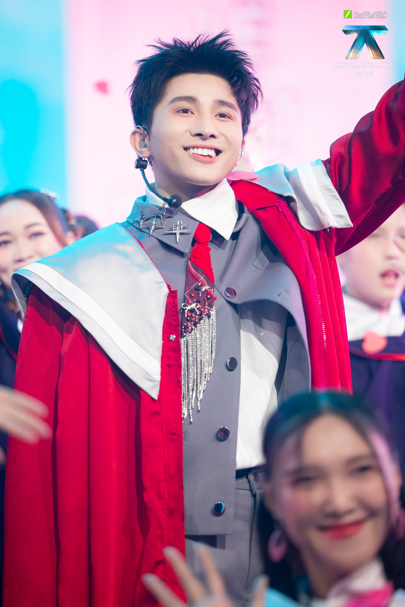 Hiện tượng chương trình thực tế đắt show nhất hiện tại: Nhan sắc như bạch nguyệt quang, chưa debut lịch trình ngang ngửa sao hạng A- Ảnh 7.