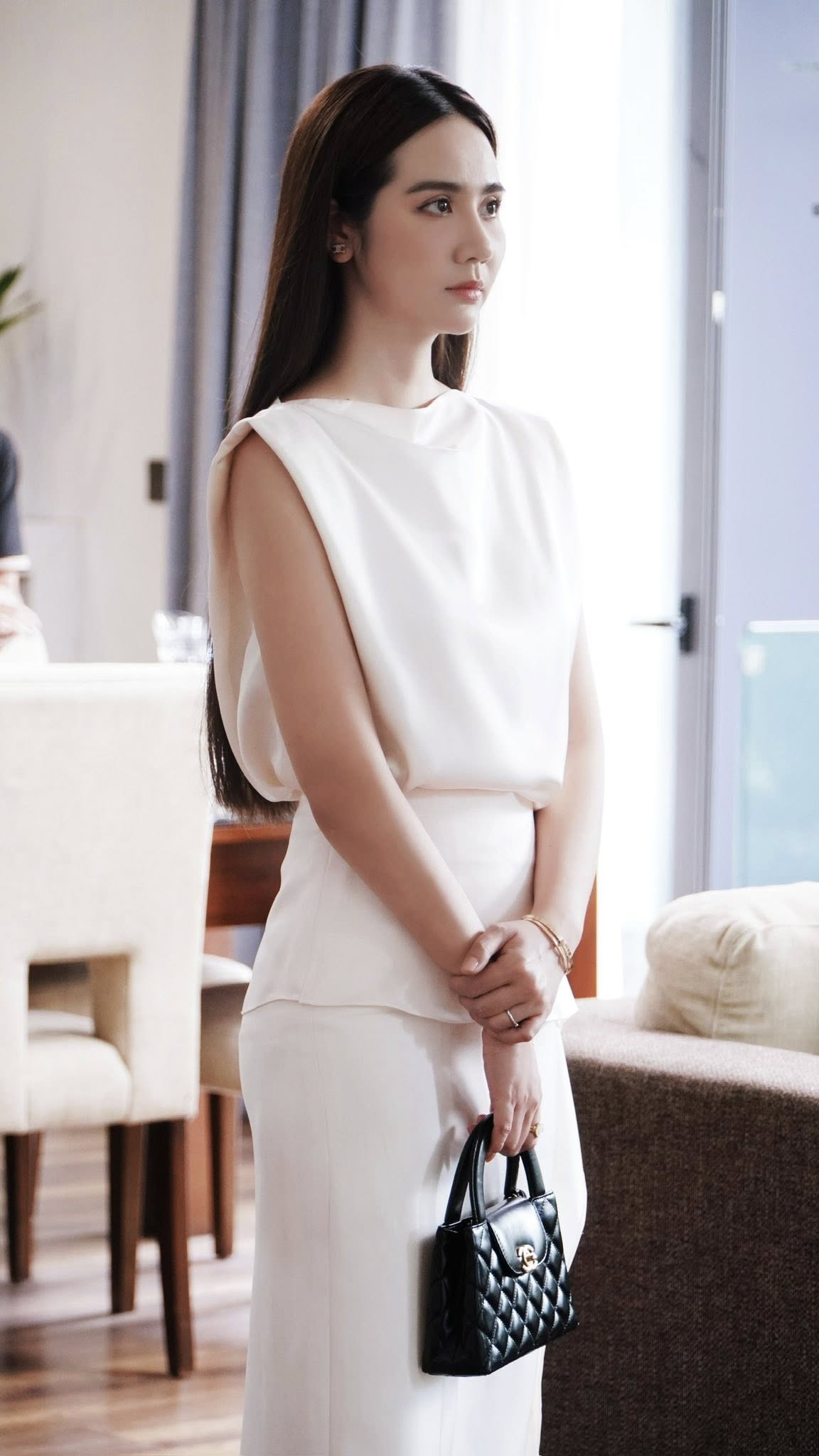 Đẹp như tiên mà đứng cạnh mỹ nhân Vbiz này cũng phải lép vế: Người đâu sang khủng khiếp, mặc gì cũng thành trend- Ảnh 5. Đẹp như tiên mà đứng cạnh mỹ nhân Vbiz này cũng phải lép vế: Người đâu sang khủng khiếp, mặc gì cũng thành trend- Ảnh 5.