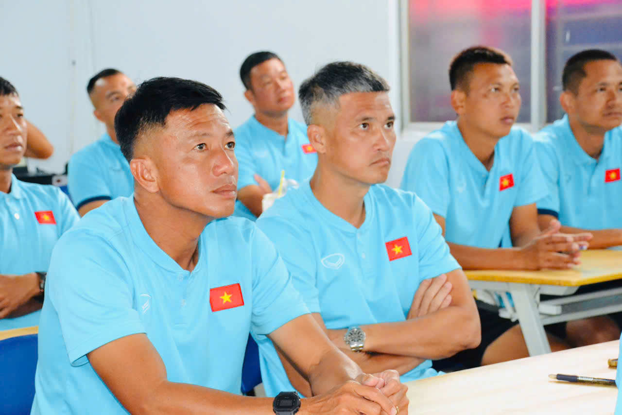 Có ai tin đây là Công Vinh không, dụi mắt không nhận ra- Ảnh 2. Có ai tin đây là Công Vinh không, dụi mắt không nhận ra- Ảnh 2.