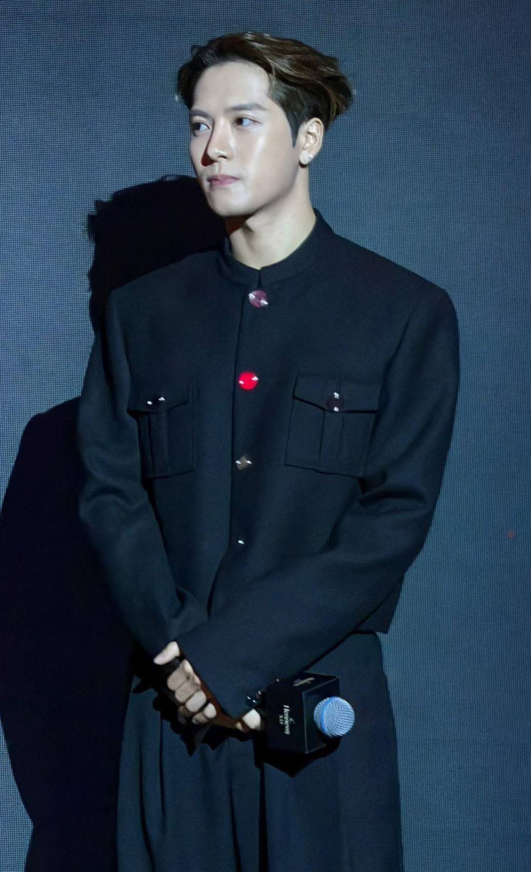 Ca sĩ J. bị trầm cảm nặng, bạn thân lừa hết tiền- Ảnh 1.