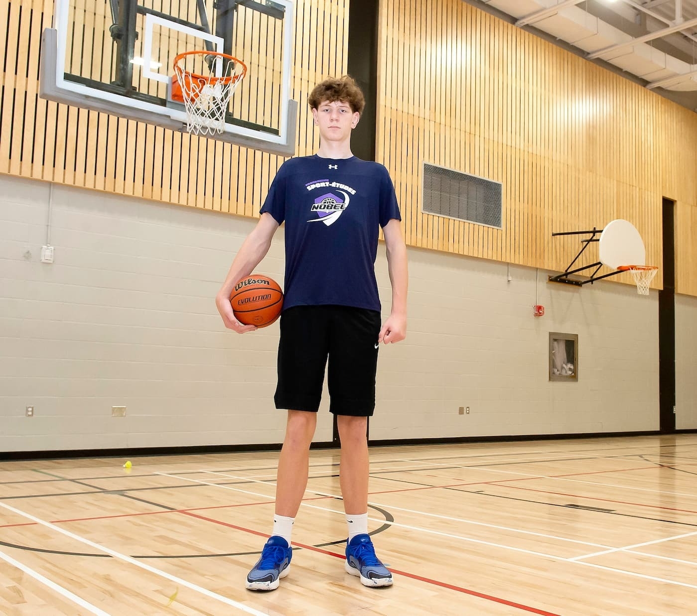 Tài năng bóng rổ 14 tuổi đã cao 2m29, chỉ ước lùn đi để Tài năng bóng rổ 14 tuổi đã cao 2m29, chỉ ước lùn đi để