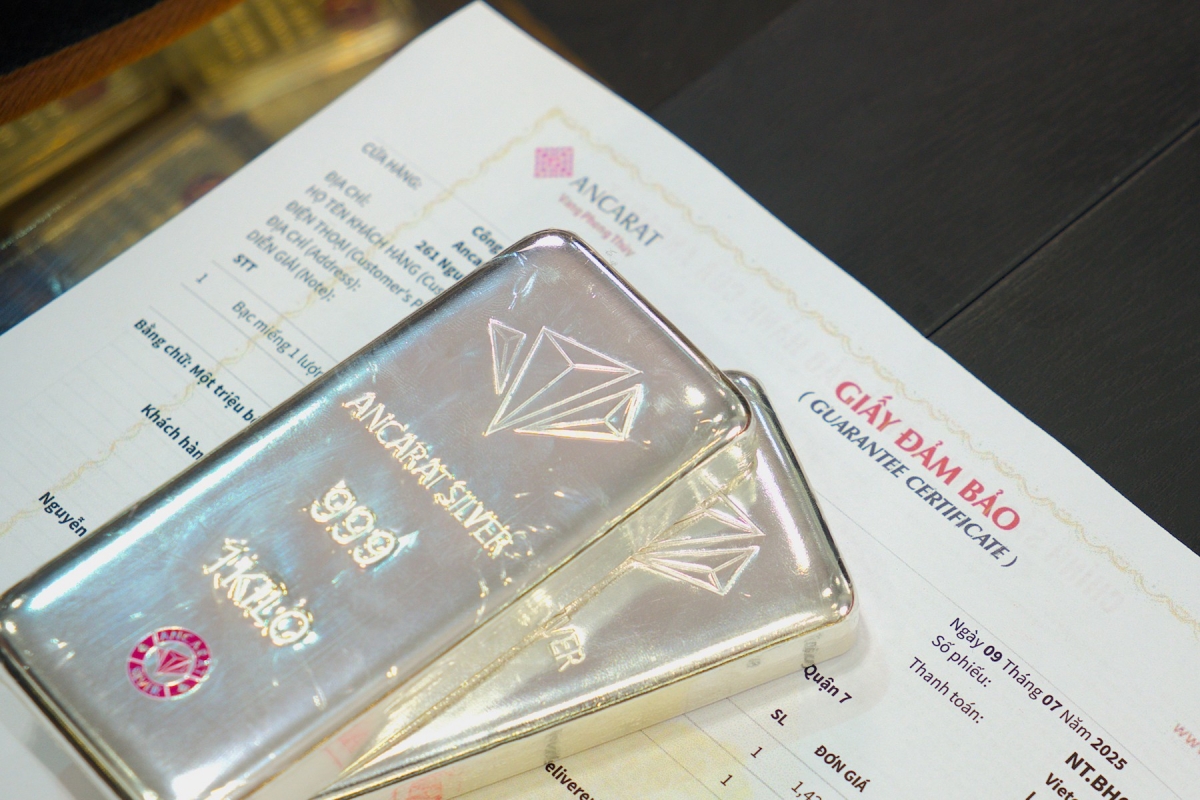 Giá bạc quay trở lại mốc 2 triệu đồng/lượng- Ảnh 1. Giá bạc quay trở lại mốc 2 triệu đồng/lượng- Ảnh 1.