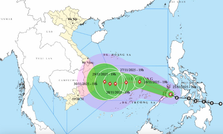 Áp thấp nhiệt đới mạnh thành bão, 2-3 giờ tới đi vào Biển Đông- Ảnh 1.