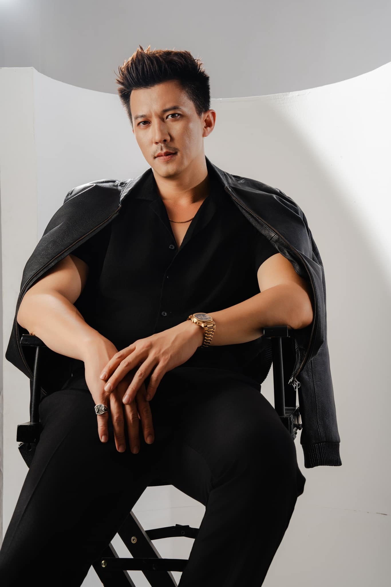 Ai là fan của mỹ nam này thì mừng phải biết: Đóng cùng lúc 2 phim Việt hot rần rần, anh chạy KPI đấy à?- Ảnh 1.