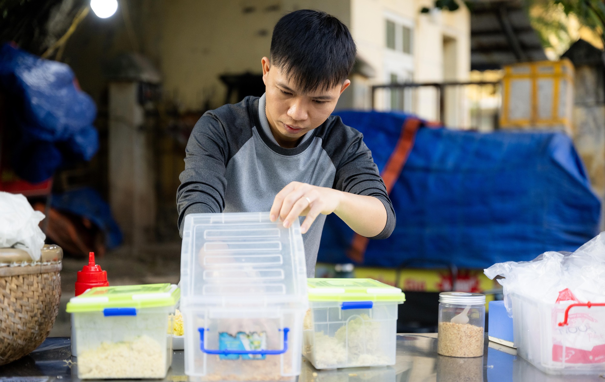 5h sáng dậy bán xôi, 8h30 có mặt ở văn phòng: Chàng trai 1992 xoay xở giữa nhịp sống đắt đỏ ở Hà Nội- Ảnh 3.