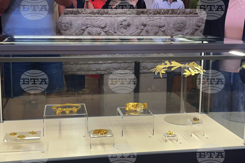 Đang đào nền công viên, công nhân chạm phải hài cốt 2.100 tuổi kỳ lạ đội vòng hoa tuyệt mỹ: Bí mật bên trong gây sốc- Ảnh 1.