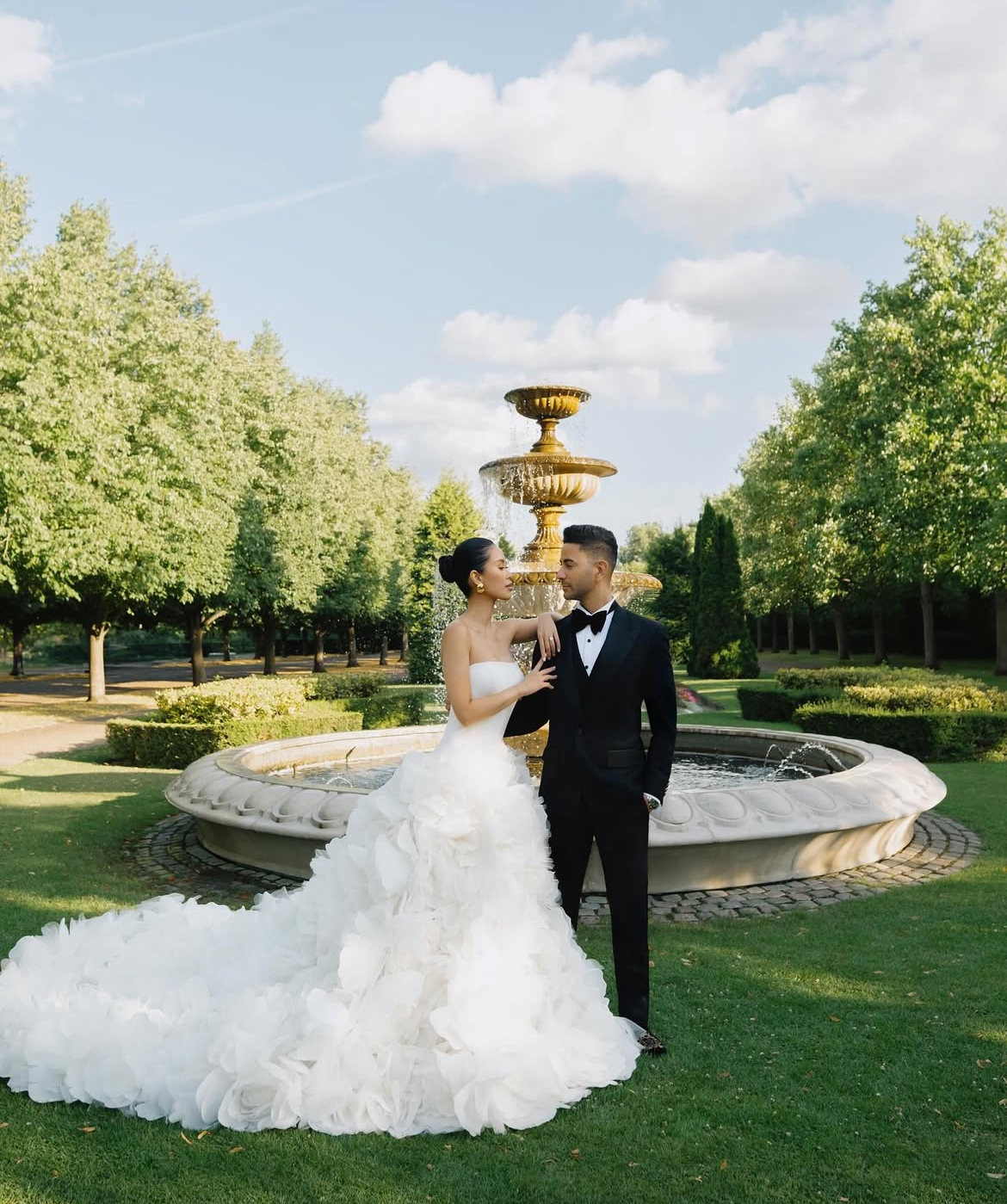 Lộ thiệp cưới tài phiệt của em chồng Hà Tăng: Địa điểm giống nhiều sao Vbiz, 1 quy định cực nghiêm ngặt- Ảnh 6. Lộ thiệp cưới tài phiệt của em chồng Hà Tăng: Địa điểm giống nhiều sao Vbiz, 1 quy định cực nghiêm ngặt- Ảnh 6.