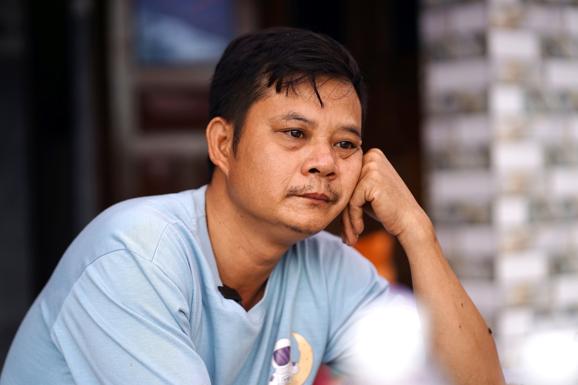 Mưa lũ cuốn trôi 2 con nhỏ: Người mẹ gục bên bàn thờ liên tục gọi tên các con, ôm chặt đứa cháu để vơi nỗi đau- Ảnh 7.