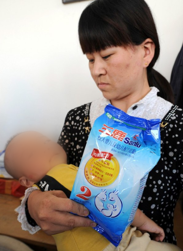 Vụ thu giữ hơn 11.000 tấn sữa pha melamine khiến 6 trẻ tử vong, 300.000 trẻ bị bệnh: Phụ huynh hoang mang giữa "ma trận" sữa giả- Ảnh 3. Vụ thu giữ hơn 11.000 tấn sữa pha melamine khiến 6 trẻ tử vong, 300.000 trẻ bị bệnh: Phụ huynh hoang mang giữa "ma trận" sữa giả- Ảnh 3.