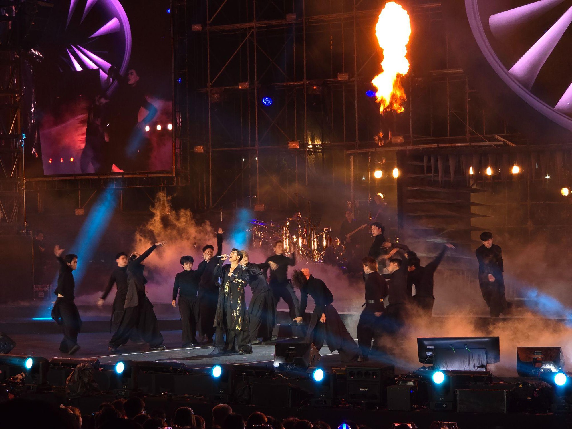 Quốc Thiên SkyNote 2025 bùng nổ, Galaxy S25 Ultra bắt trọn khoảnh khắc đỉnh cao- Ảnh 2. Quốc Thiên SkyNote 2025 bùng nổ, Galaxy S25 Ultra bắt trọn khoảnh khắc đỉnh cao- Ảnh 2.