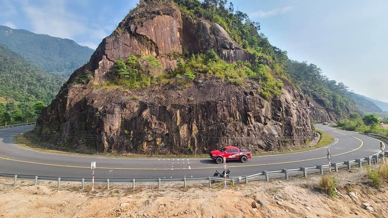 Việt Nam có 1 con đường “nối biển và hoa”, cao tới 1.700m: Chỉ những tài xế vững tay nhất mới dám đi- Ảnh 3.