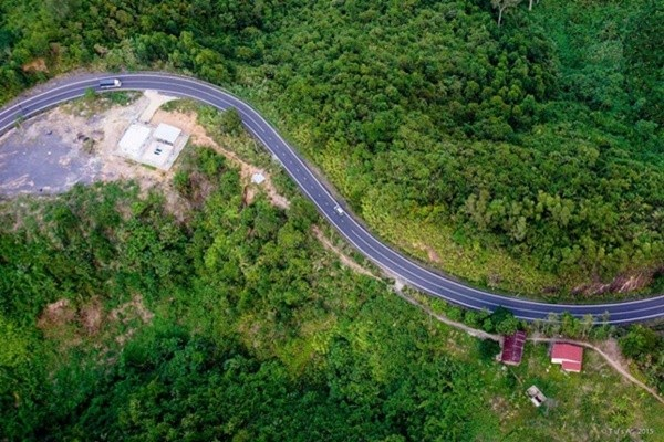 Việt Nam có 1 con đường “nối biển và hoa”, cao tới 1.700m: Chỉ những tài xế vững tay nhất mới dám đi- Ảnh 5.