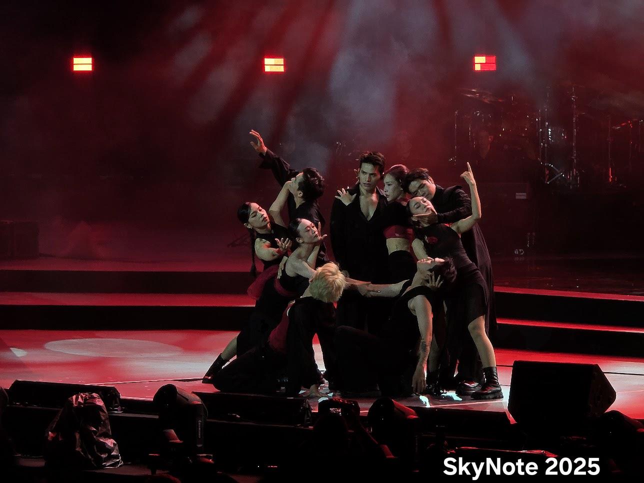 Quốc Thiên SkyNote 2025 bùng nổ, Galaxy S25 Ultra bắt trọn khoảnh khắc đỉnh cao- Ảnh 3. Quốc Thiên SkyNote 2025 bùng nổ, Galaxy S25 Ultra bắt trọn khoảnh khắc đỉnh cao- Ảnh 3.