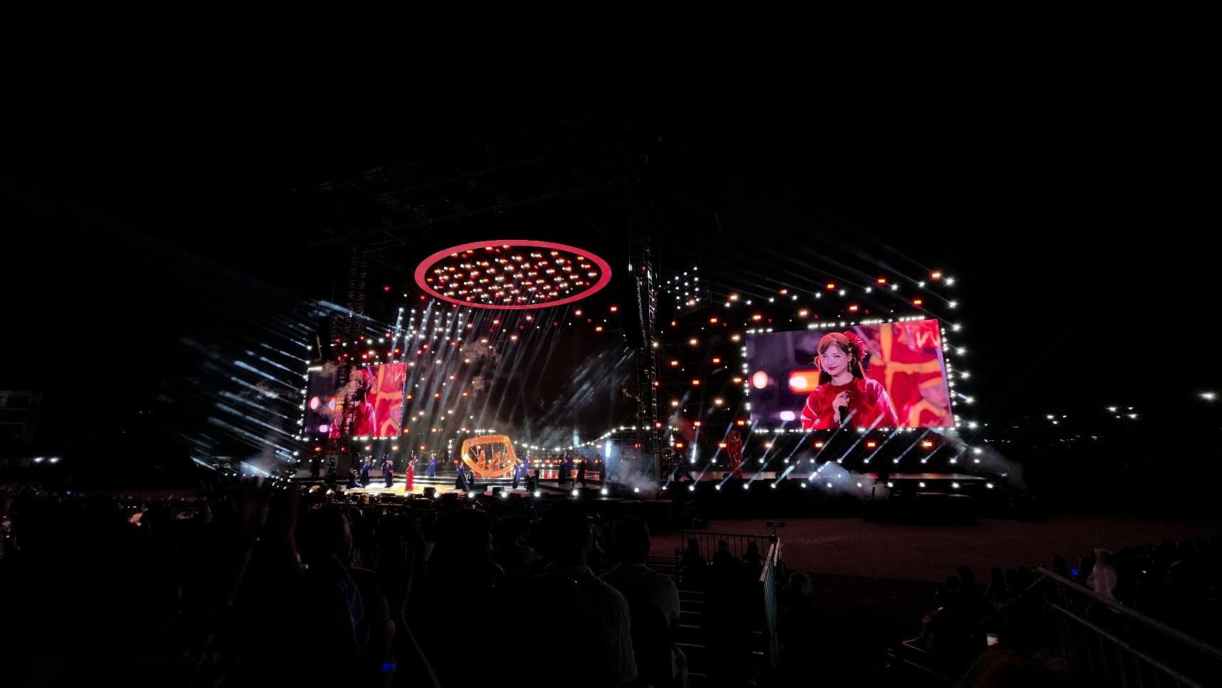 Quốc Thiên SkyNote 2025 bùng nổ, Galaxy S25 Ultra bắt trọn khoảnh khắc đỉnh cao- Ảnh 4. Quốc Thiên SkyNote 2025 bùng nổ, Galaxy S25 Ultra bắt trọn khoảnh khắc đỉnh cao- Ảnh 4.