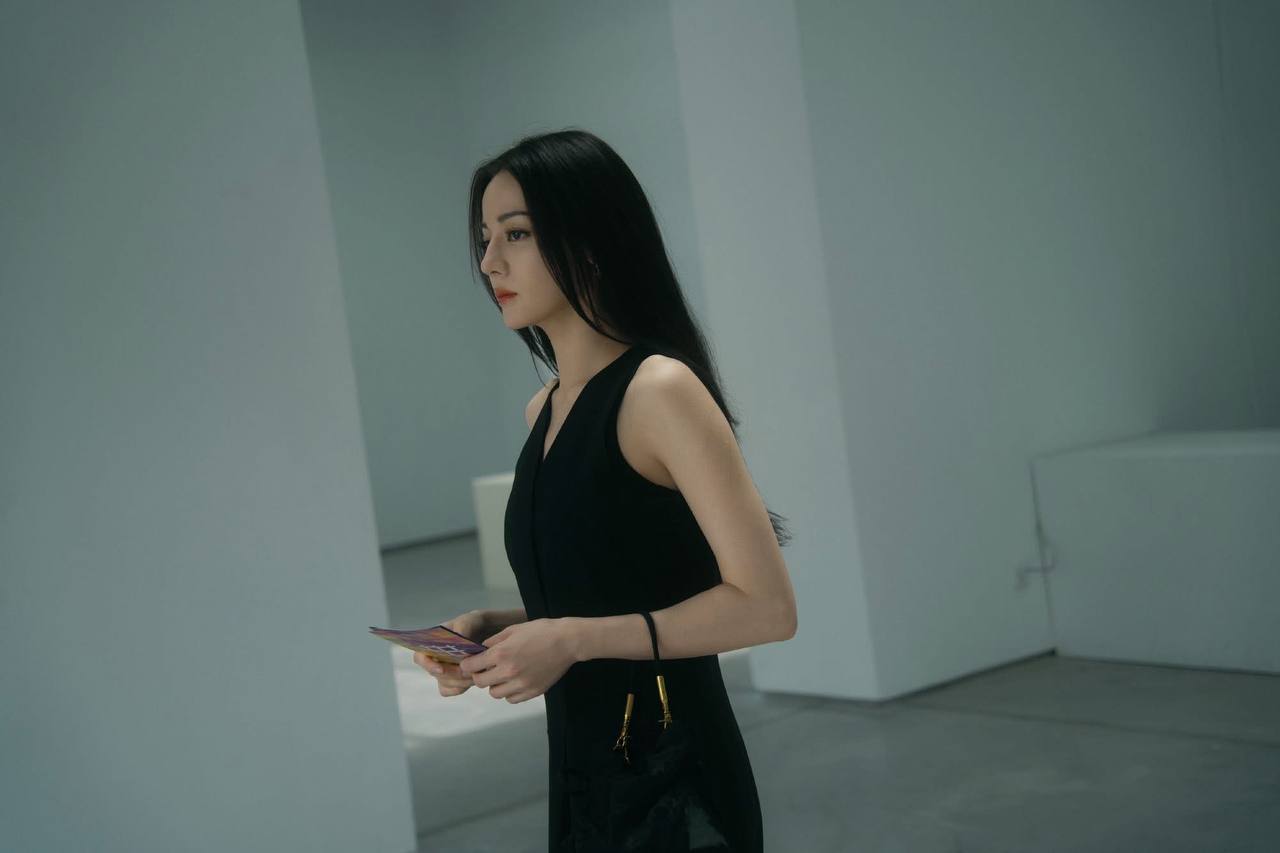 Địch Lệ Nhiệt Ba cắt hẳn bữa tối- Ảnh 9.