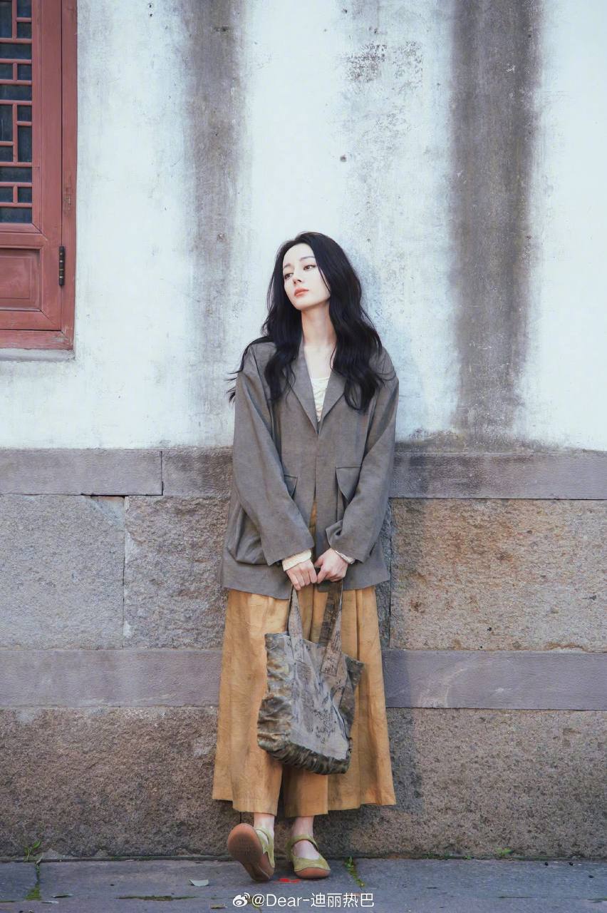 Địch Lệ Nhiệt Ba cắt hẳn bữa tối- Ảnh 10.