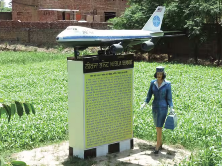 Đối đầu không tặc, nữ tiếp viên dũng cảm chắn đạn, cứu hơn 200 người- Ảnh 4.