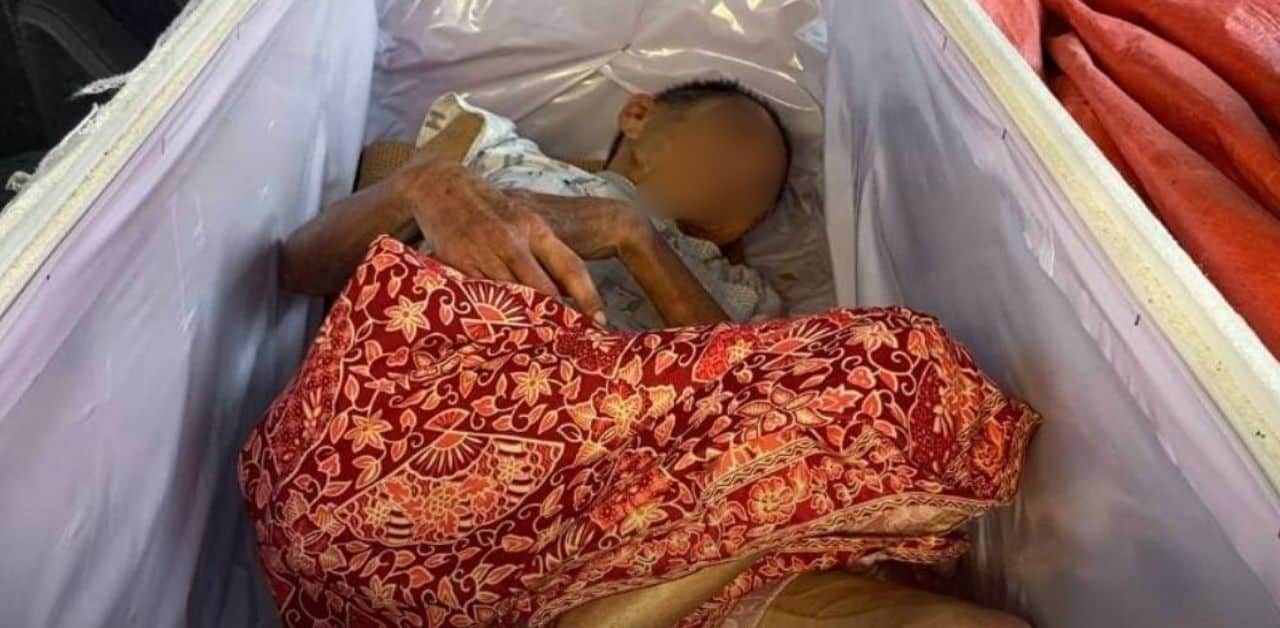 Đang đưa quan tài đi hỏa táng thì nghe thấy tiếng gõ từ bên trong, mở ra tất cả đều sững sờ- Ảnh 1. Đang đưa quan tài đi hỏa táng thì nghe thấy tiếng gõ từ bên trong, mở ra tất cả đều sững sờ- Ảnh 1.