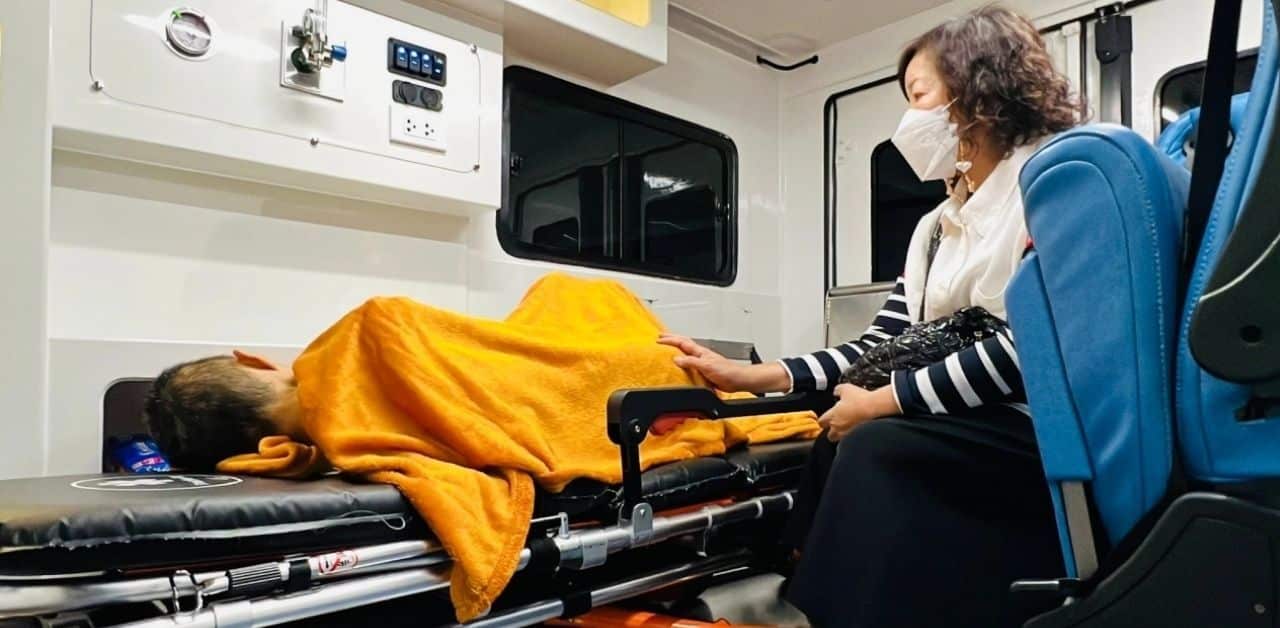 Đang đưa quan tài đi hỏa táng thì nghe thấy tiếng gõ từ bên trong, mở ra tất cả đều sững sờ- Ảnh 3. Đang đưa quan tài đi hỏa táng thì nghe thấy tiếng gõ từ bên trong, mở ra tất cả đều sững sờ- Ảnh 3.