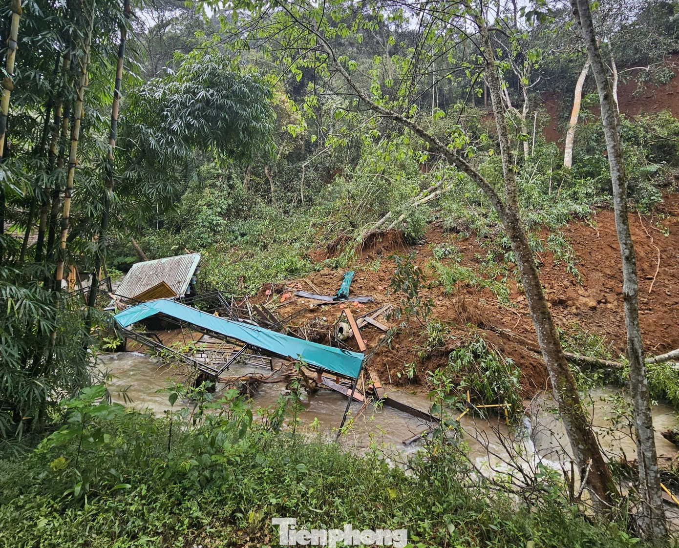 Thác Pa Sỹ nổi tiếng Măng Đen tạm dừng đón khách du lịch- Ảnh 1.