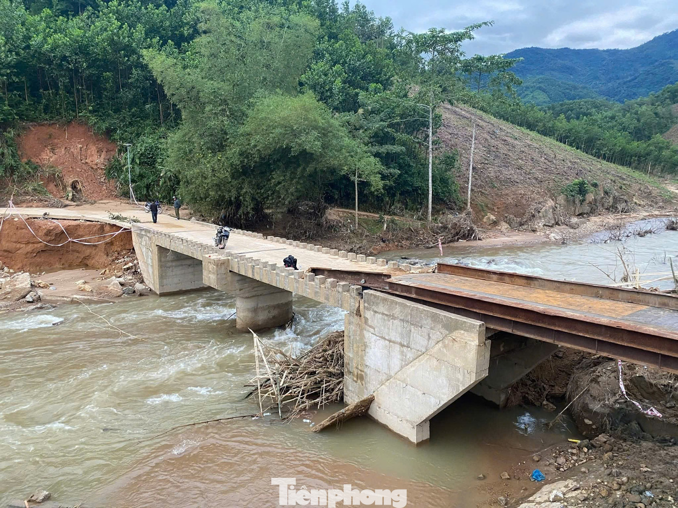 Thác Pa Sỹ nổi tiếng Măng Đen tạm dừng đón khách du lịch- Ảnh 3.