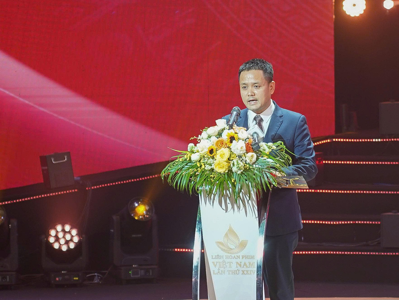 Mưa Đỏ thắng lớn tại LHP Việt Nam, loạt phim trăm tỷ cũng đều có giải- Ảnh 1.