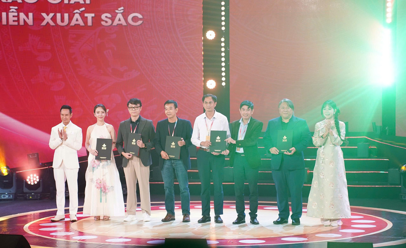 Mưa Đỏ thắng lớn tại LHP Việt Nam, loạt phim trăm tỷ cũng đều có giải- Ảnh 5.