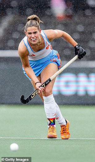 Chưa chia tay người cũ đã nhắn tin tán tỉnh nhau, cặp VĐV xinh đẹp bị chỉ trích “cắm sừng còn khoe khoang Chưa chia tay người cũ đã nhắn tin tán tỉnh nhau, cặp VĐV xinh đẹp bị chỉ trích “cắm sừng còn khoe khoang