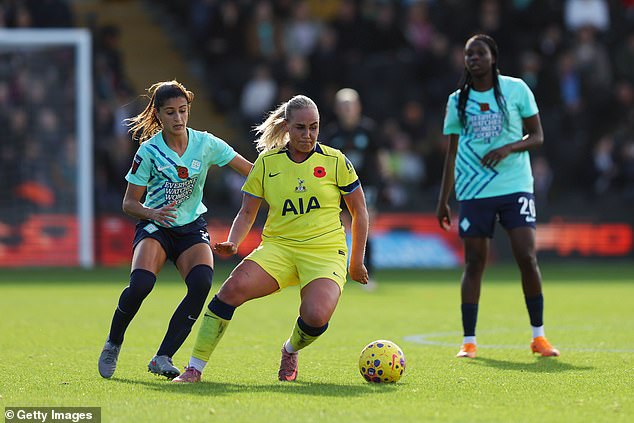 Chưa chia tay người cũ đã nhắn tin tán tỉnh nhau, cặp VĐV xinh đẹp bị chỉ trích “cắm sừng còn khoe khoang Chưa chia tay người cũ đã nhắn tin tán tỉnh nhau, cặp VĐV xinh đẹp bị chỉ trích “cắm sừng còn khoe khoang