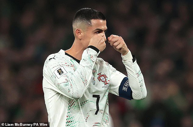 Nhận thẻ đỏ vì bạo lực, Ronaldo vẫn được đá mở màn World Cup, FIFA nhận Nhận thẻ đỏ vì bạo lực, Ronaldo vẫn được đá mở màn World Cup, FIFA nhận