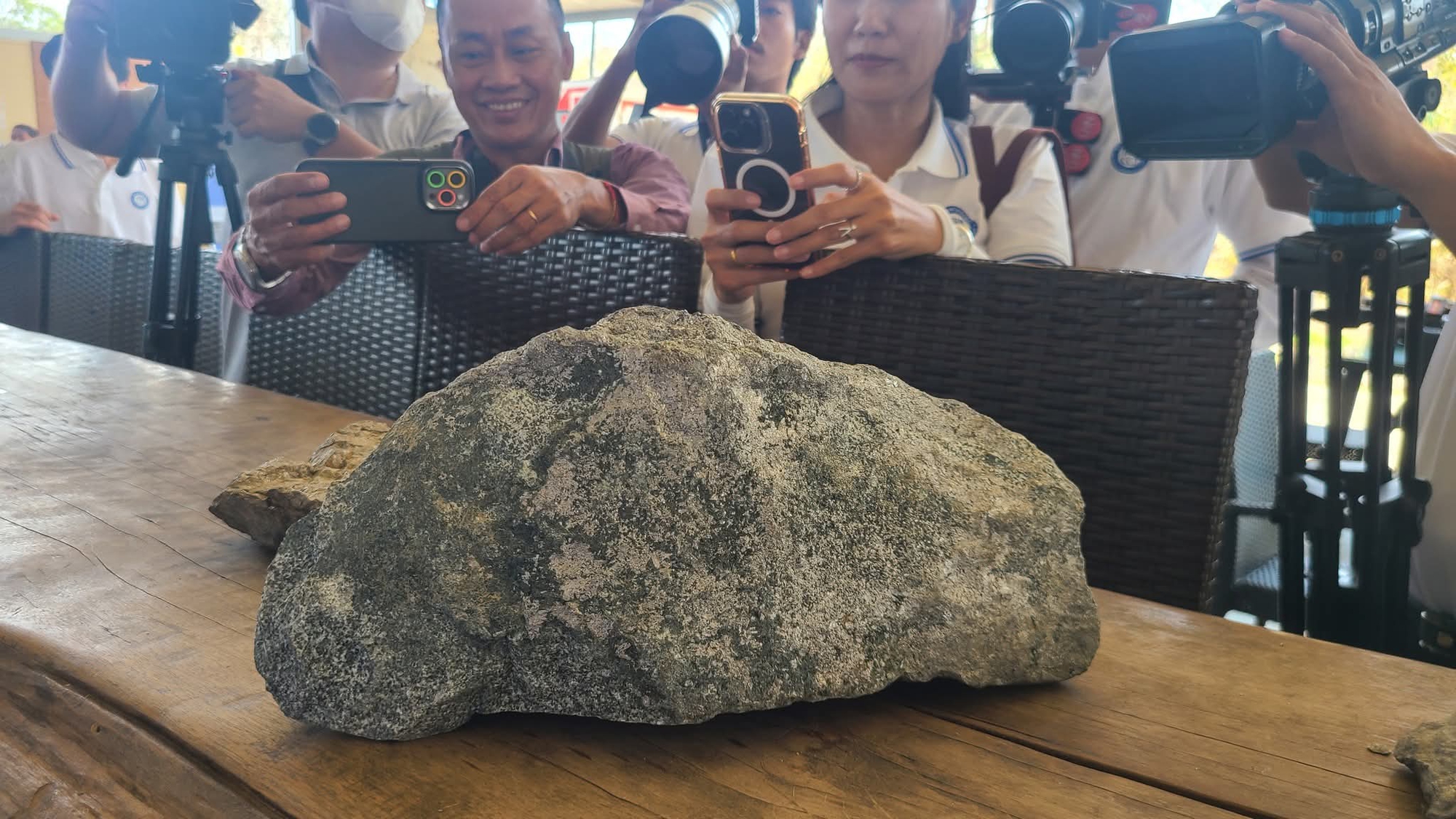 Sau Okvau, Campuchia có thêm "gà đẻ trứng vàng" Memot: 26 tấn vàng chờ khai thác- Ảnh 2. Sau Okvau, Campuchia có thêm "gà đẻ trứng vàng" Memot: 26 tấn vàng chờ khai thác- Ảnh 2.