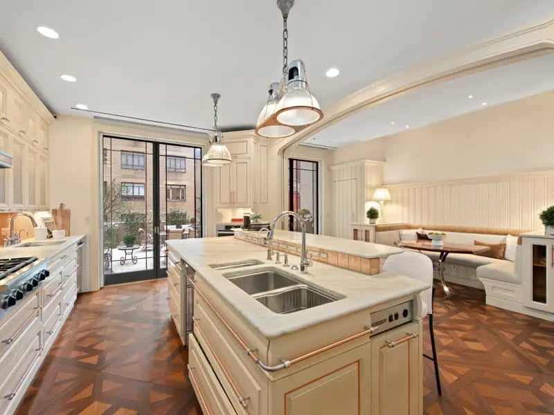 Bên trong căn biệt thự cổ hơn 100 tuổi được định giá 784 tỷ đồng ở “khu đất vàng” của thế giới- Ảnh 3.