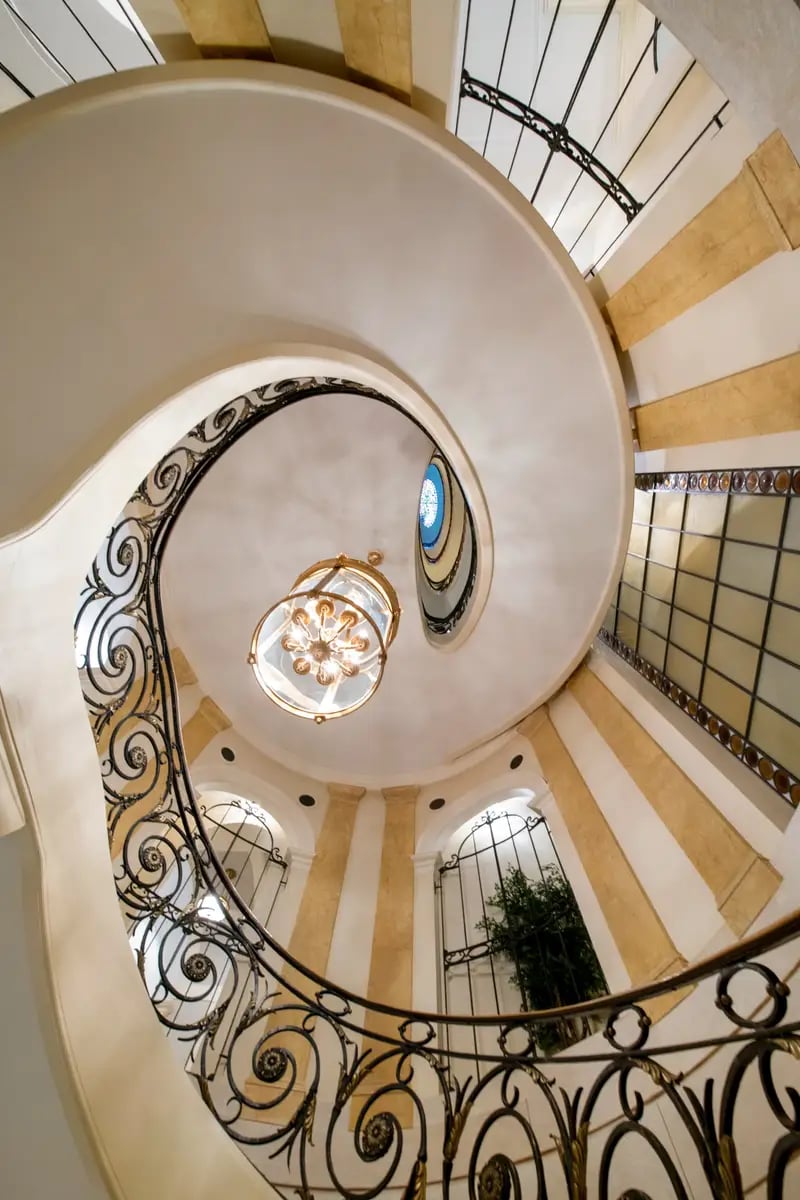 Bên trong căn biệt thự cổ hơn 100 tuổi được định giá 784 tỷ đồng ở “khu đất vàng” của thế giới- Ảnh 2.