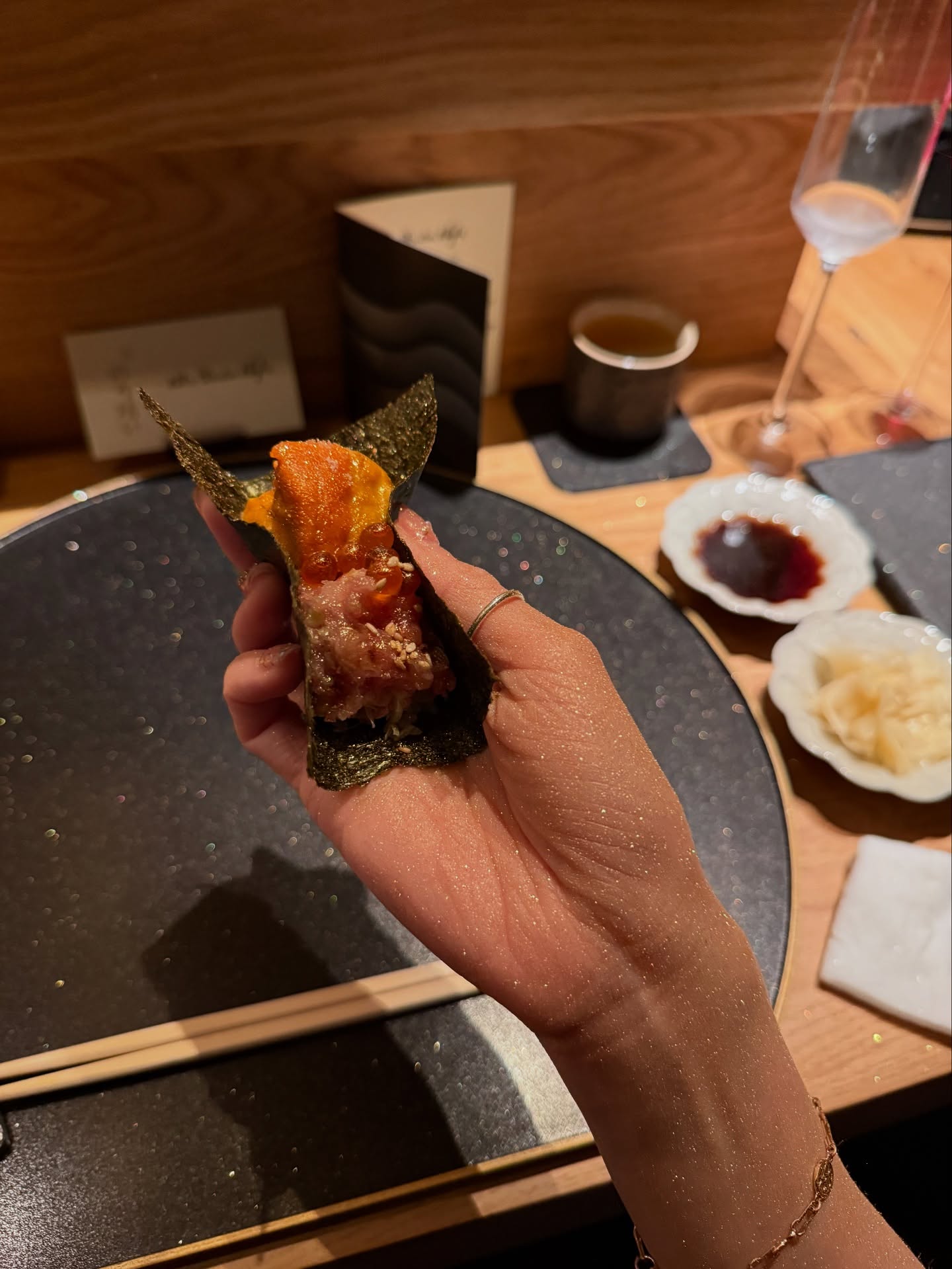 Diệp Lâm Anh và tình mới Đức Phạm cùng mê 1 quán omakase được mệnh danh 