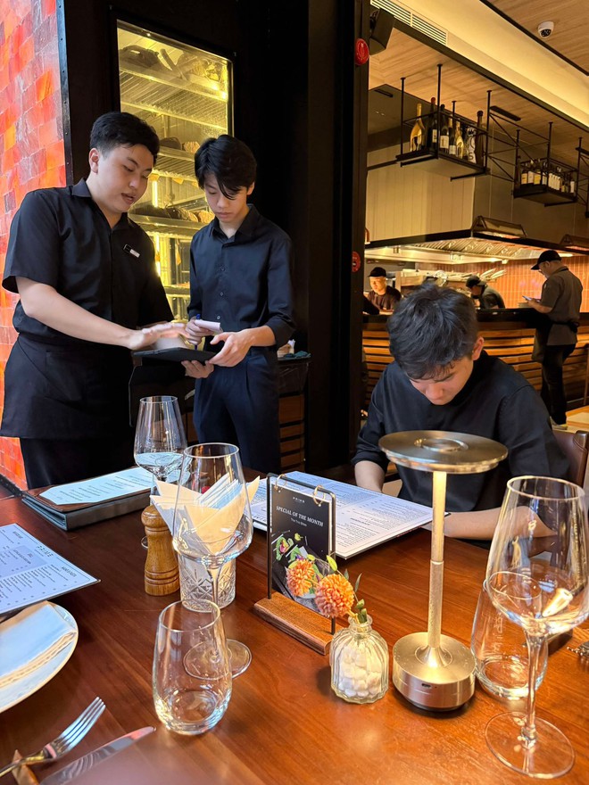 Ảnh chụp lén Subeo tại điểm nhận đồ cứu trợ khiến Cường Đô La giật mình- Ảnh 7.