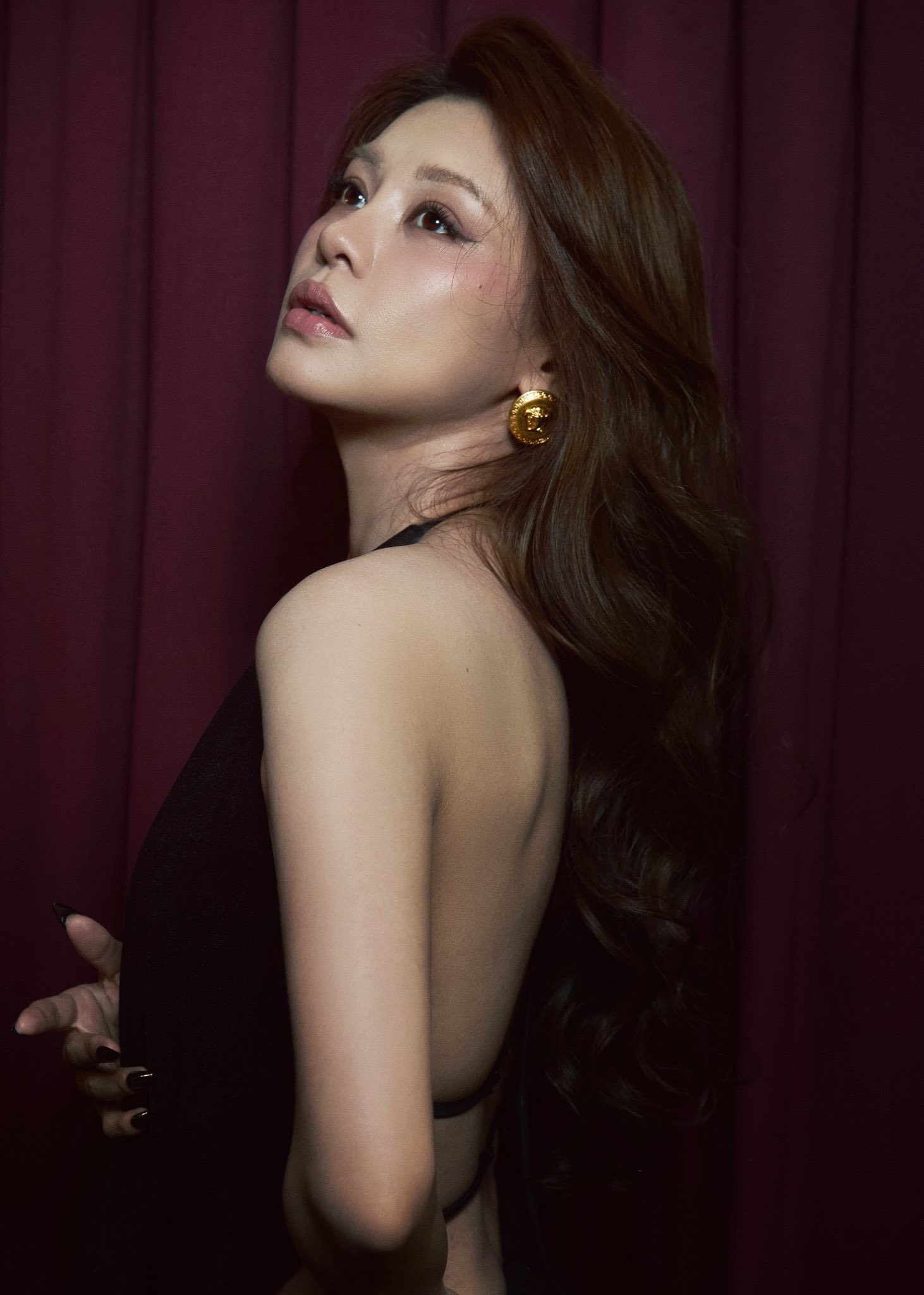 “Thích cái cách nữ ca sĩ đẹp chấp 10 Hoa hậu quay lưng với khán giả”- Ảnh 5. “Thích cái cách nữ ca sĩ đẹp chấp 10 Hoa hậu quay lưng với khán giả”- Ảnh 5.